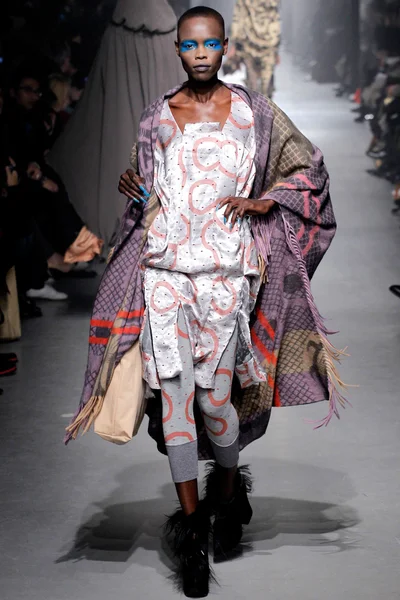 Look 3